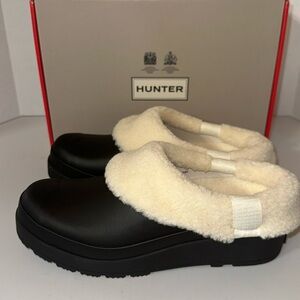 NIB Hunter Play Sherpa insulated clog, size 8